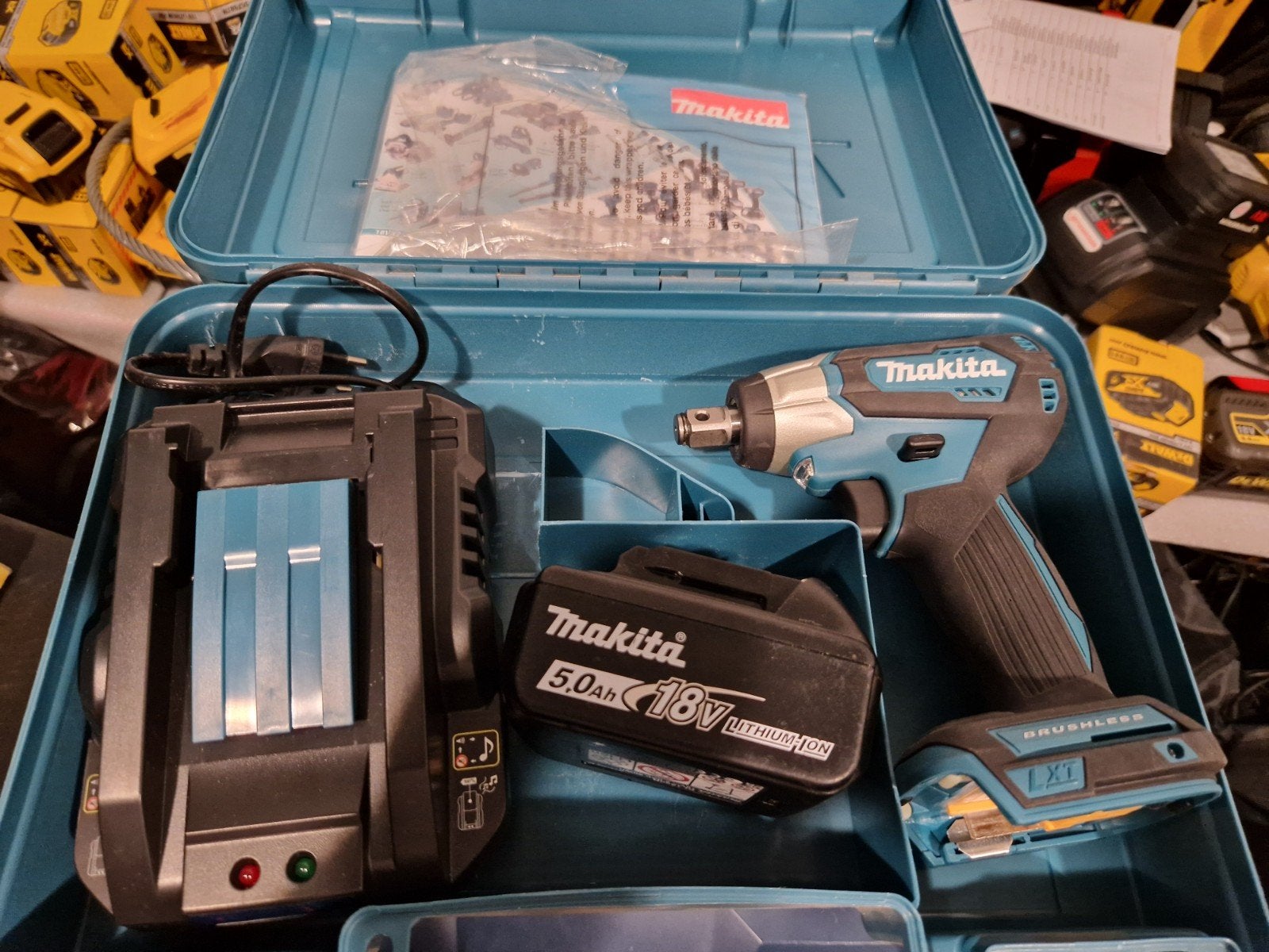 Makita Boloneust 18V + batterij + hoesje oplader, Ophalen, Nieuw
