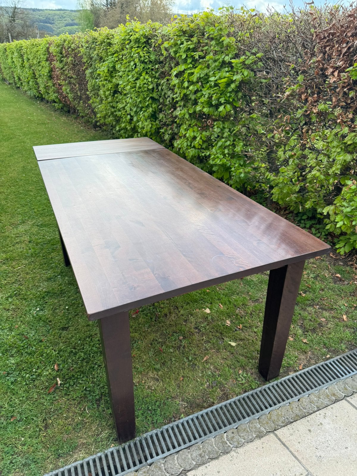 Table de salle a manger en teck massif avec une rallonge., Maison & Meubles, Teck, 150 à 200 cm, Cinq personnes ou plus, Enlèvement