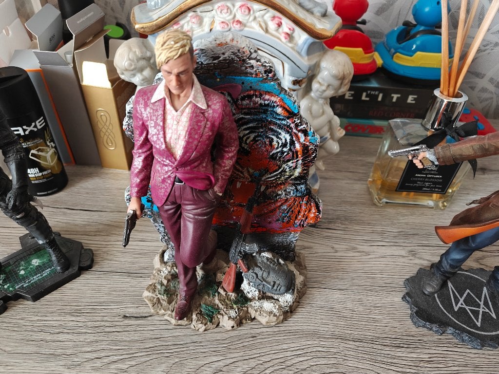 Far cry 4 figuur 24cm in goede staat, Enlèvement, Comme neuf, Humain