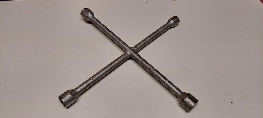 Kruissleutel / kriksleutel voor bandenwissel, Auto diversen, Autogereedschap, Ophalen of Verzenden