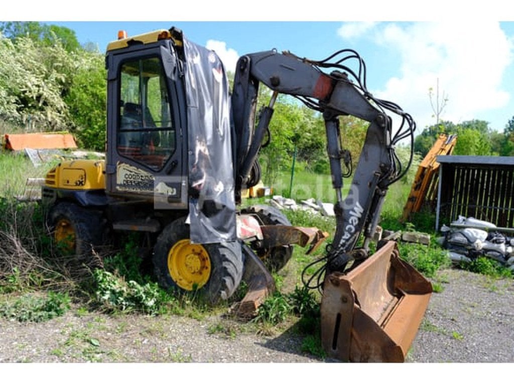 Pelle sur pneus Mecalac 10MSX, Grue