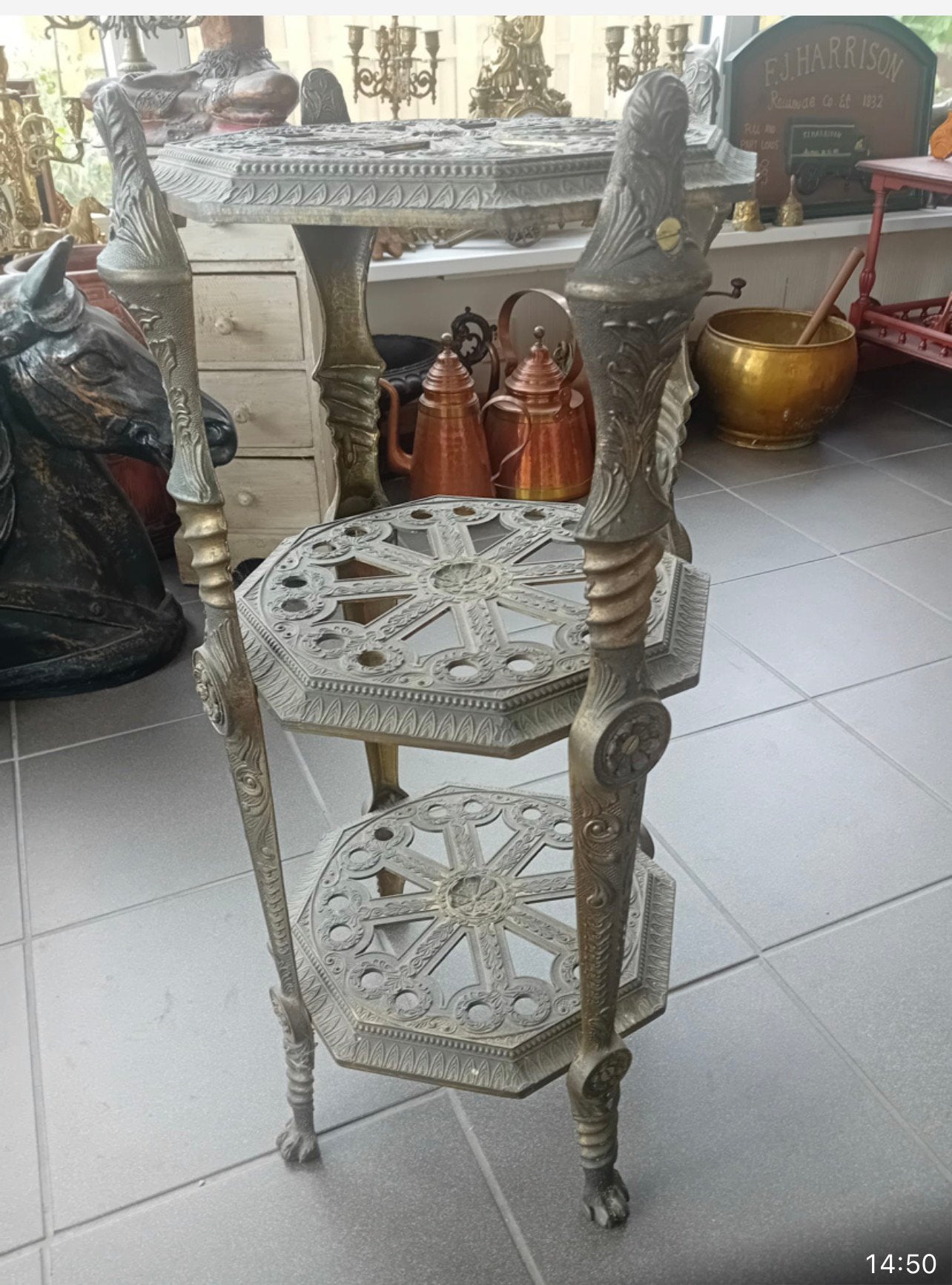 Antieke etagère / plantentafel – rijk gedecoreerd metaal, Antiek en Kunst, Ophalen