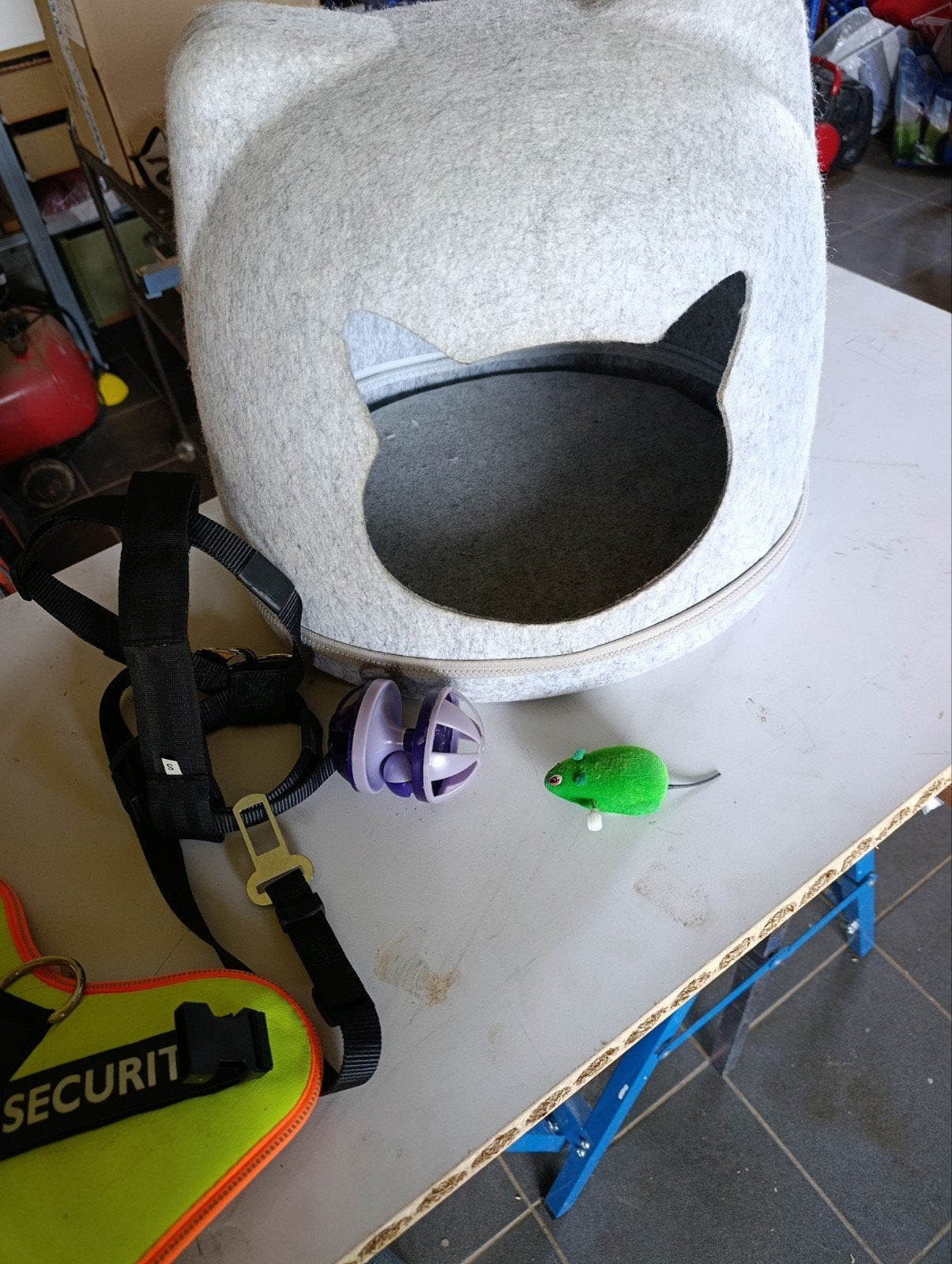 Katten huis en holster voor honden, Ophalen
