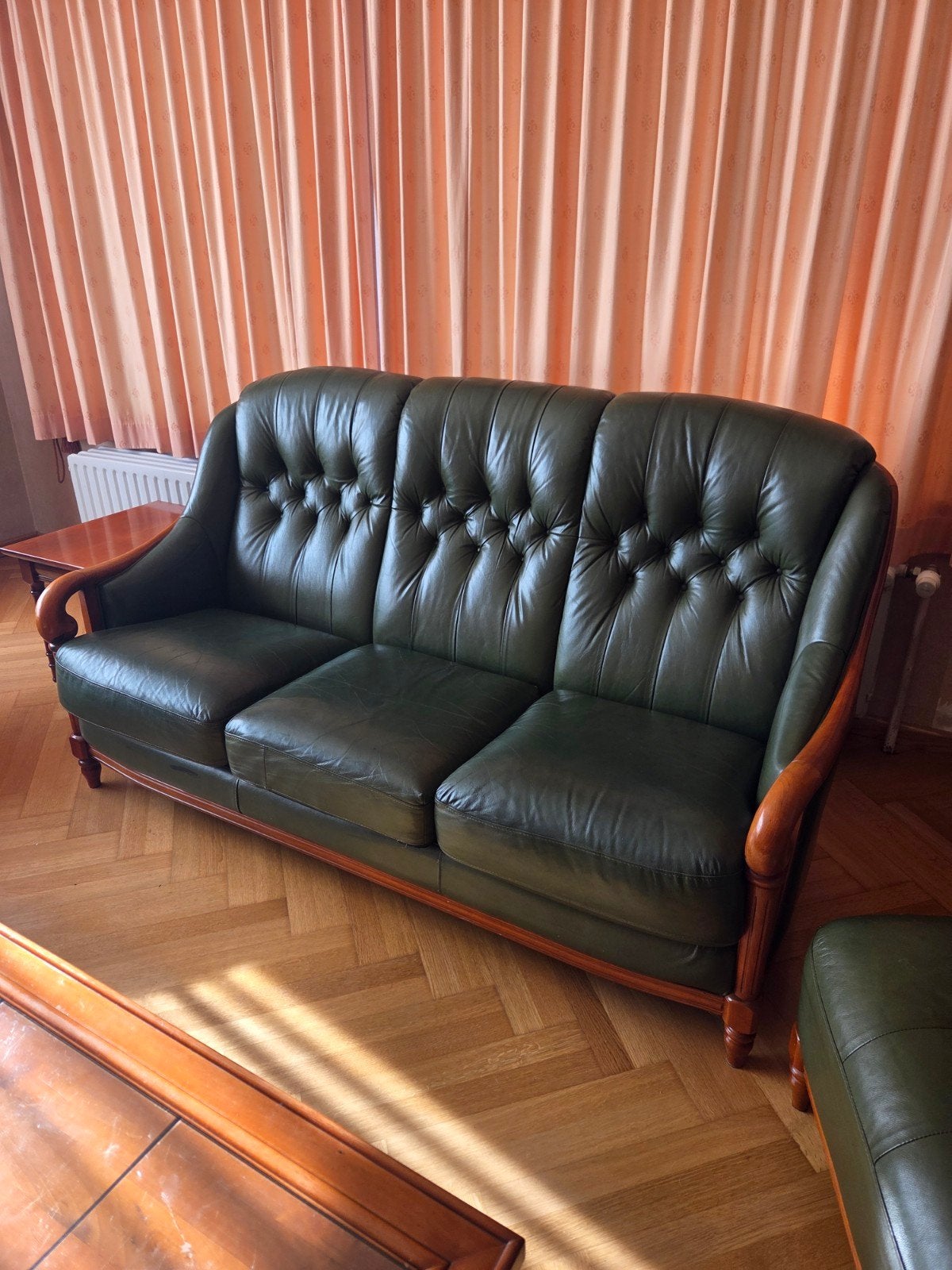 lederen salon met salontafel en bijzet tafel, Ophalen