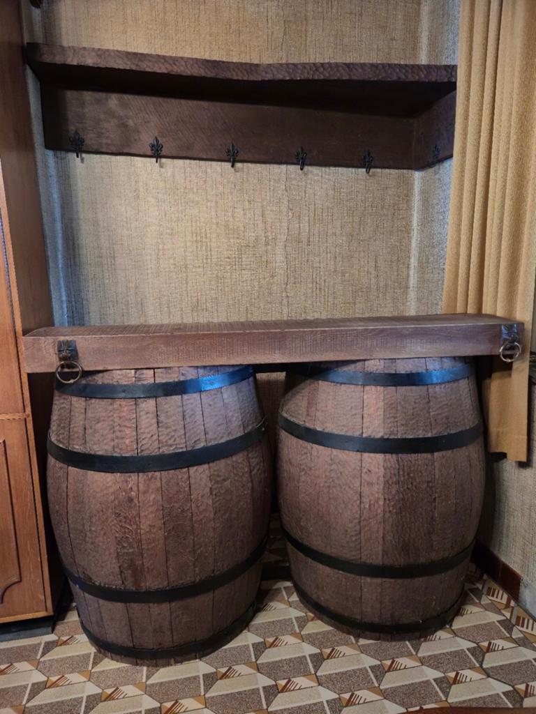 Bar / toog van twee vaten met bovenschap, Ophalen