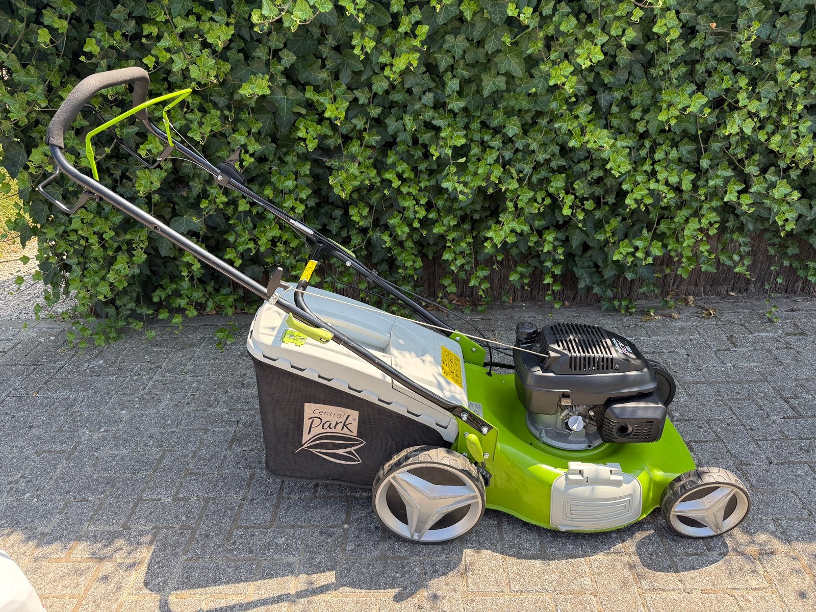 Zelftrekkende grasmaaier Honda motor, Ophalen, Cirkelmaaier, Zo goed als nieuw, Opvangbak