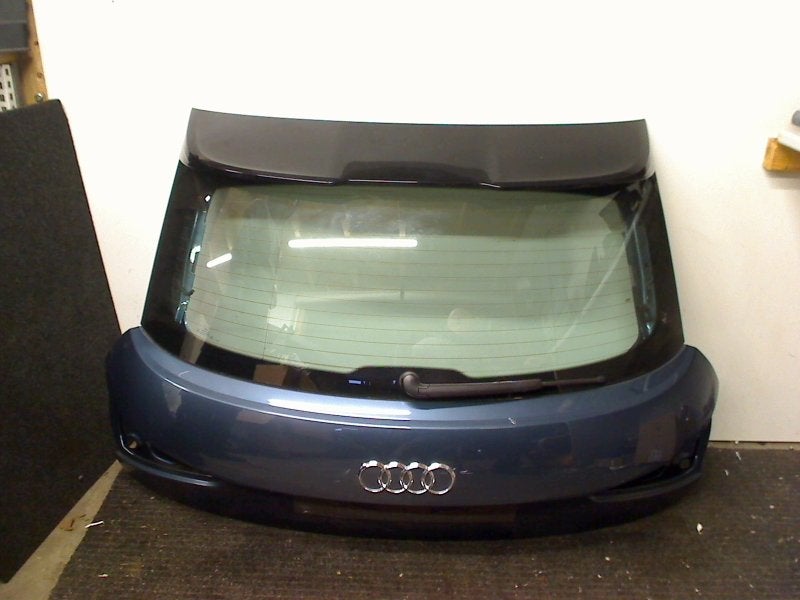 HAYON ARRIÈRE / MALLE s-line LX5L A1 Sportback (8XA / 8XF), Auto-Union-Straße  1,
85057  Ingolstadt, DE, Info@audi.de, Haillon arrière