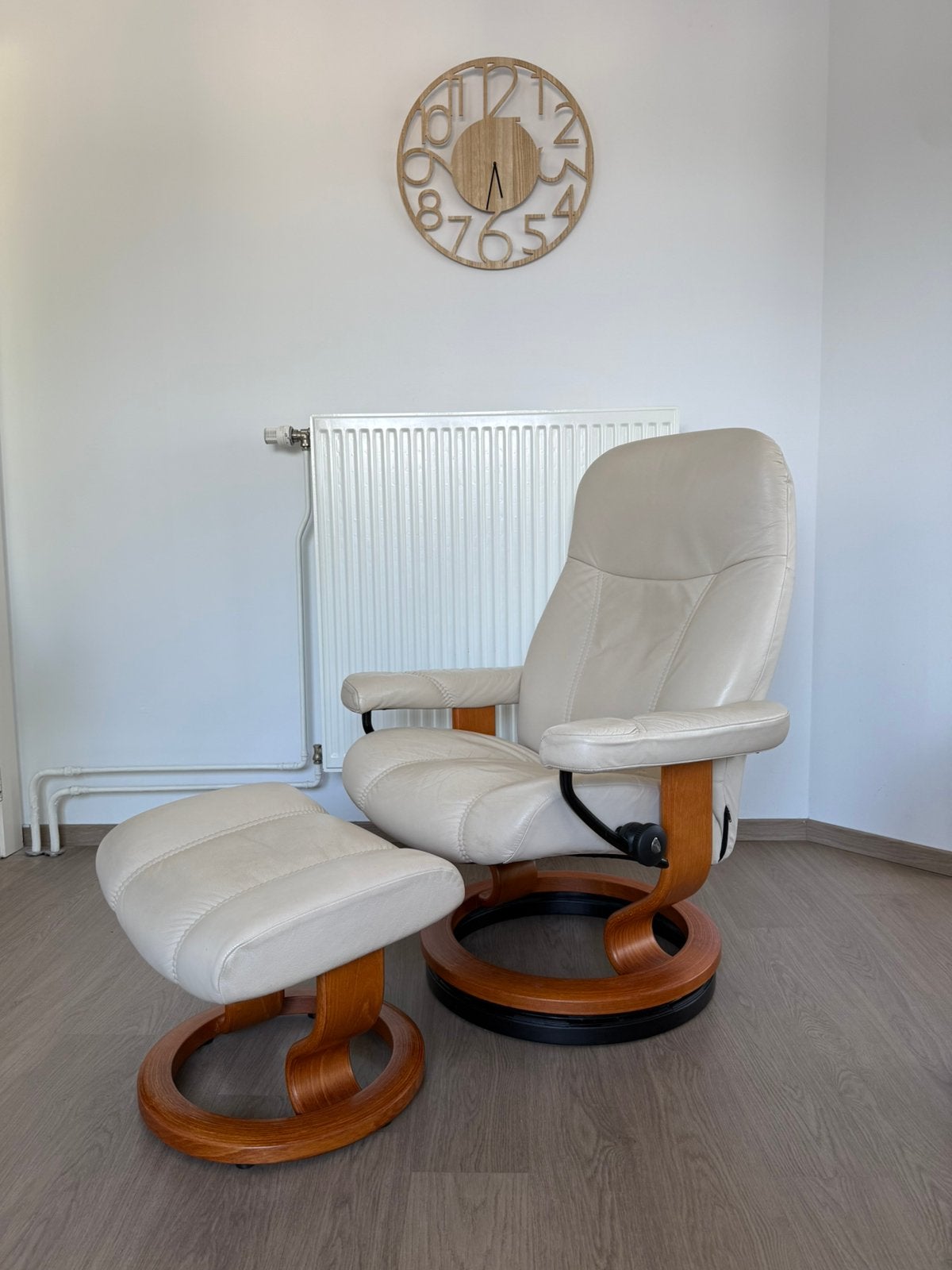 Stressless Design Fauteuil incl. Voetenbank - Comfort Beige, 75 tot 100 cm, Zo goed als nieuw, Artifort Hukla Knoll Vitra De Sede Leolux Fsm Prominent