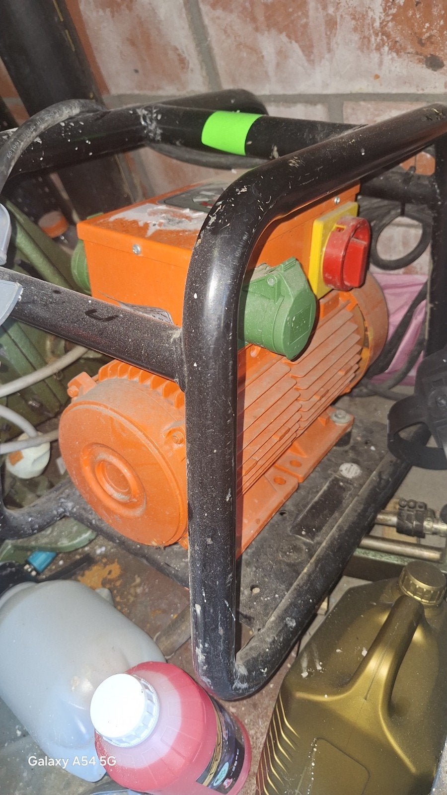 elektrische motor 380v geeft twee keer 220v, Doe-het-zelf en Bouw, Motoren, Ophalen