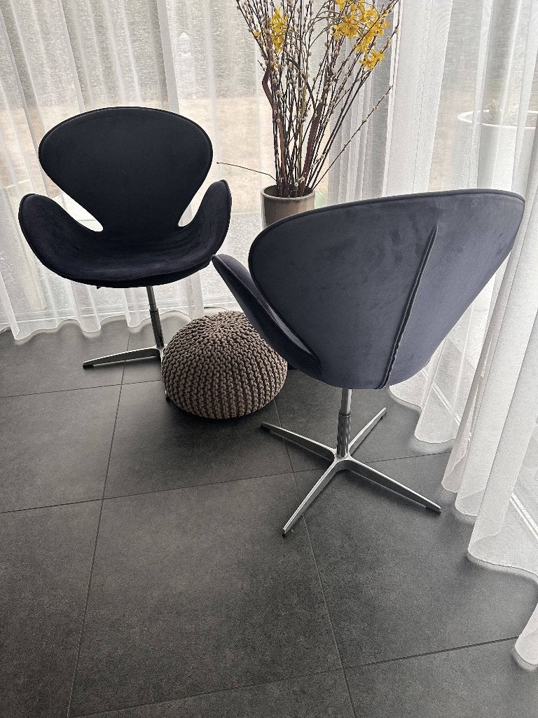 2 magnifiques chaises Swan en velours noir, Maison & Meubles, Fauteuils, Moins de 75 cm, Enlèvement, 50 à 75 cm, Tissus