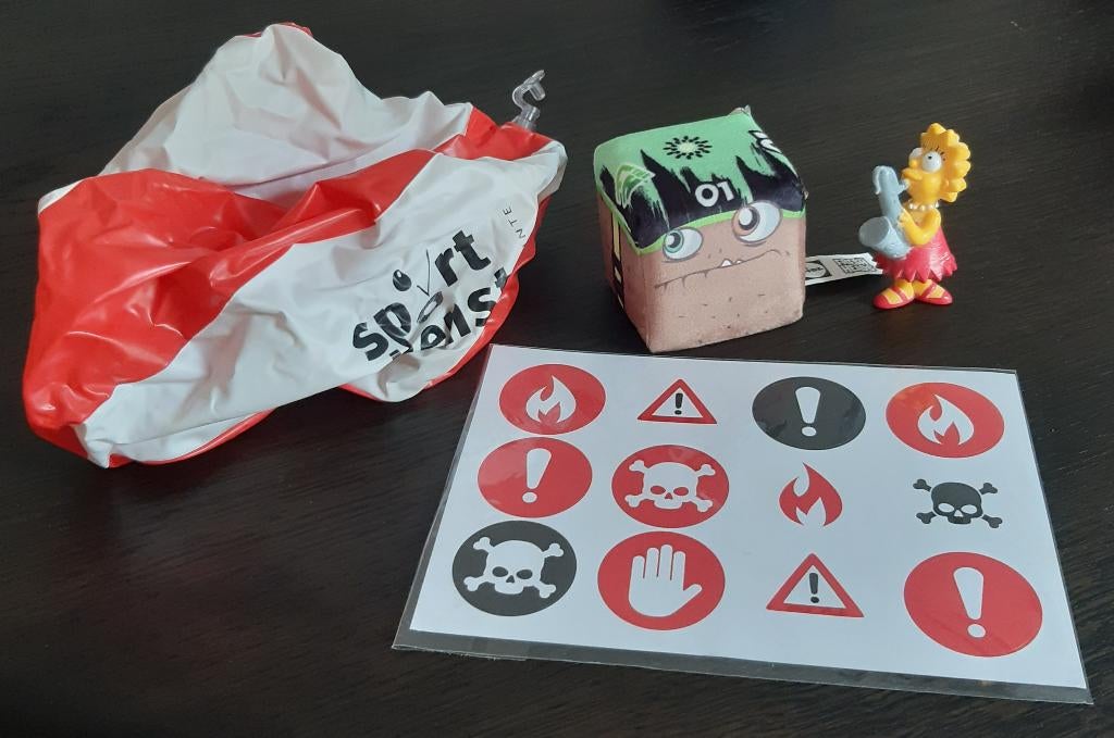 Gadgets: strandbal, Lisa Simpson, stickers, vierkante bal, Ophalen of Verzenden, Nieuw