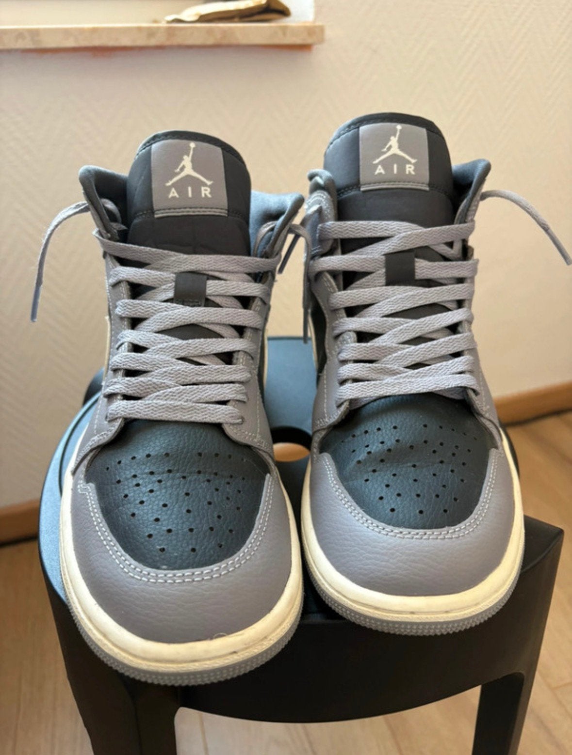 Jordan 1 grey / white / black, Enlèvement ou Envoi, Comme neuf