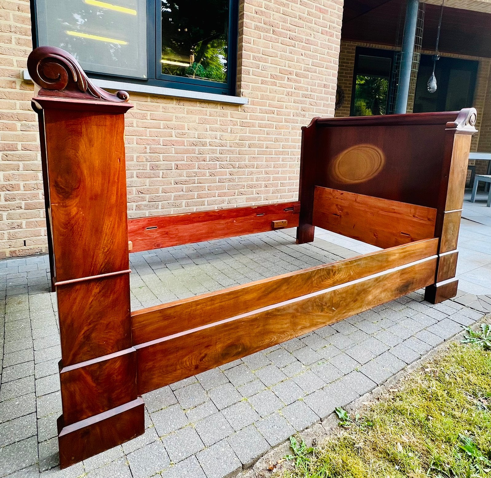 Antiek mahoniebed sierlijk houtsnijwerk 19deE stijl, Ophalen