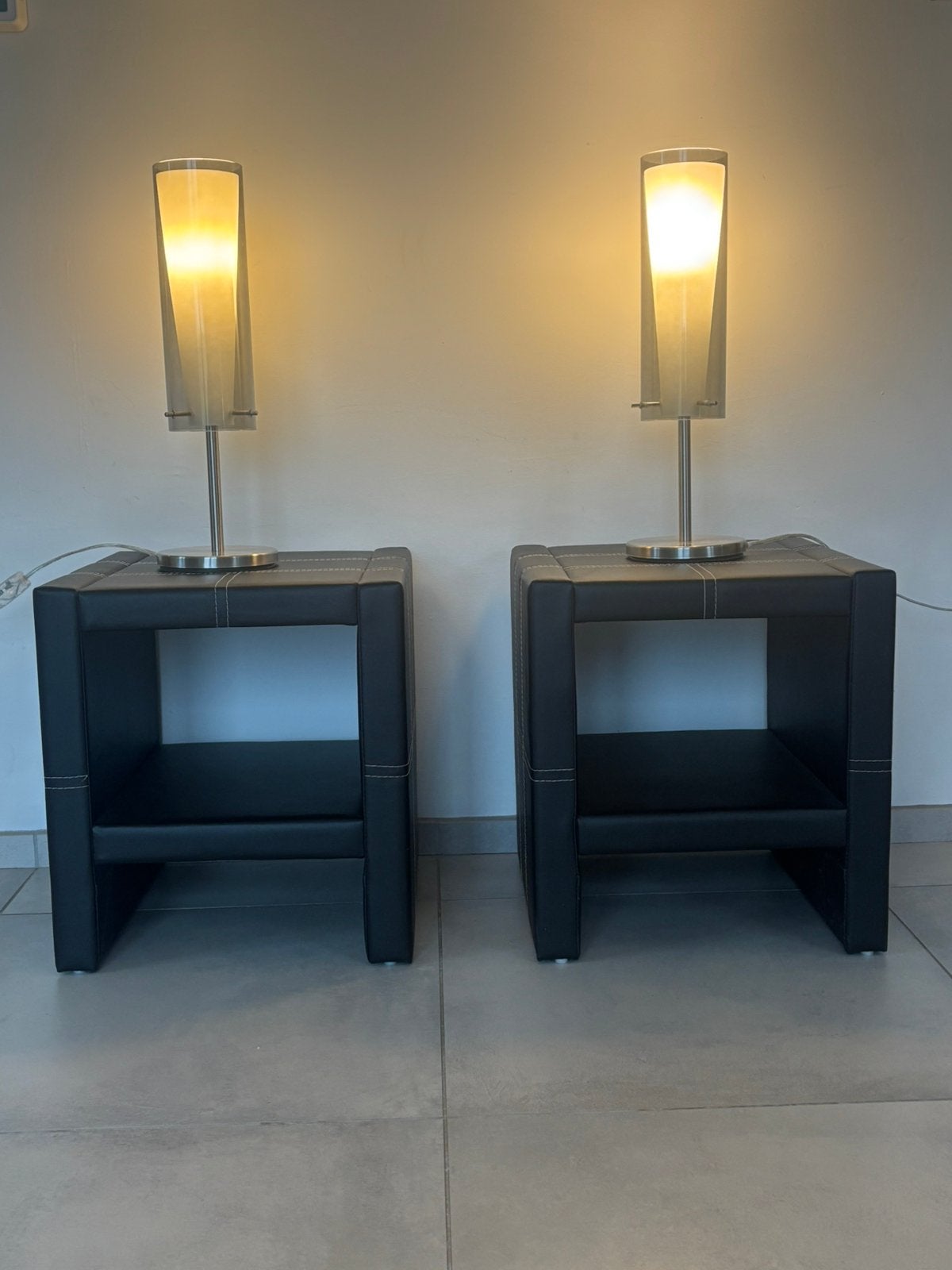 Table de nuit et table de chevet, Maison & Meubles, Enlèvement, Comme neuf