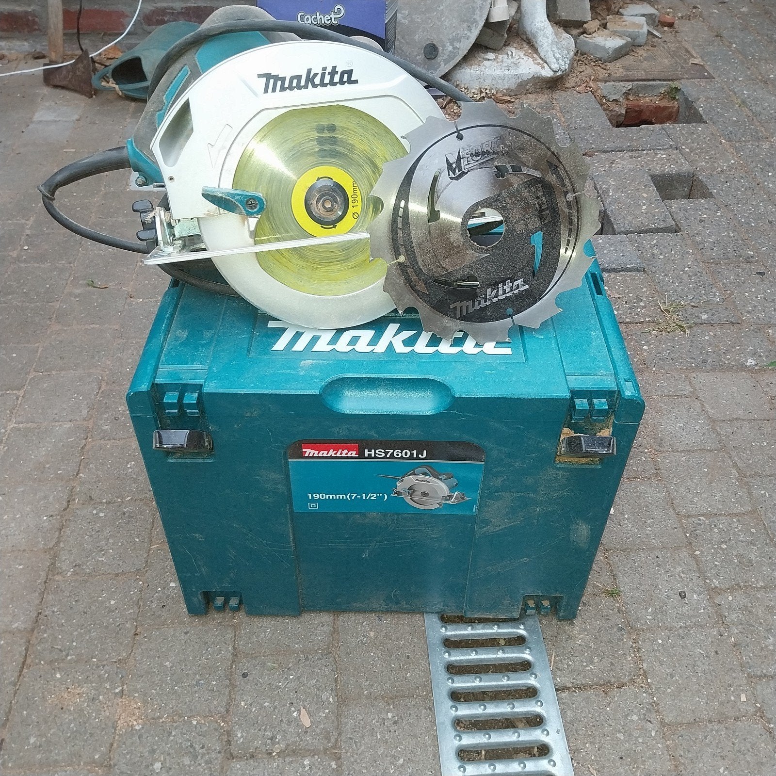 Makita cirkelzaag, Ophalen, Cirkelzaag