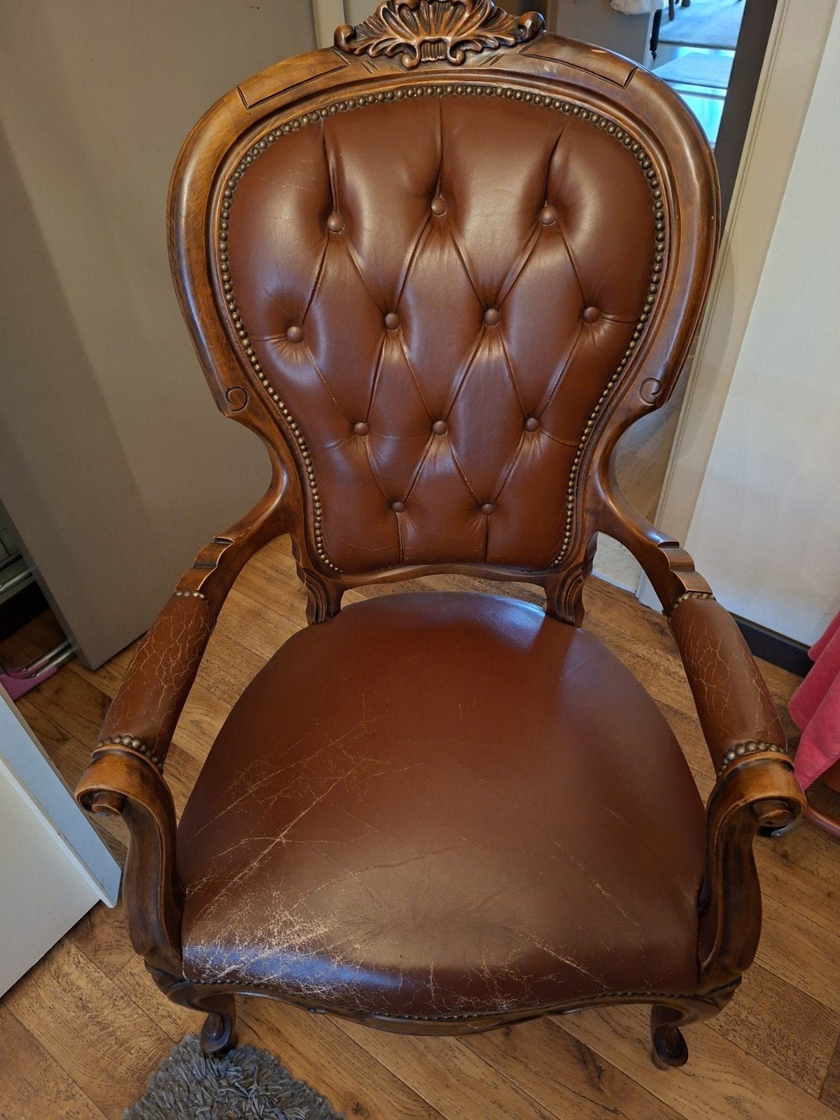 Louis XV zetel, kleur: rood-bruin., Enlèvement