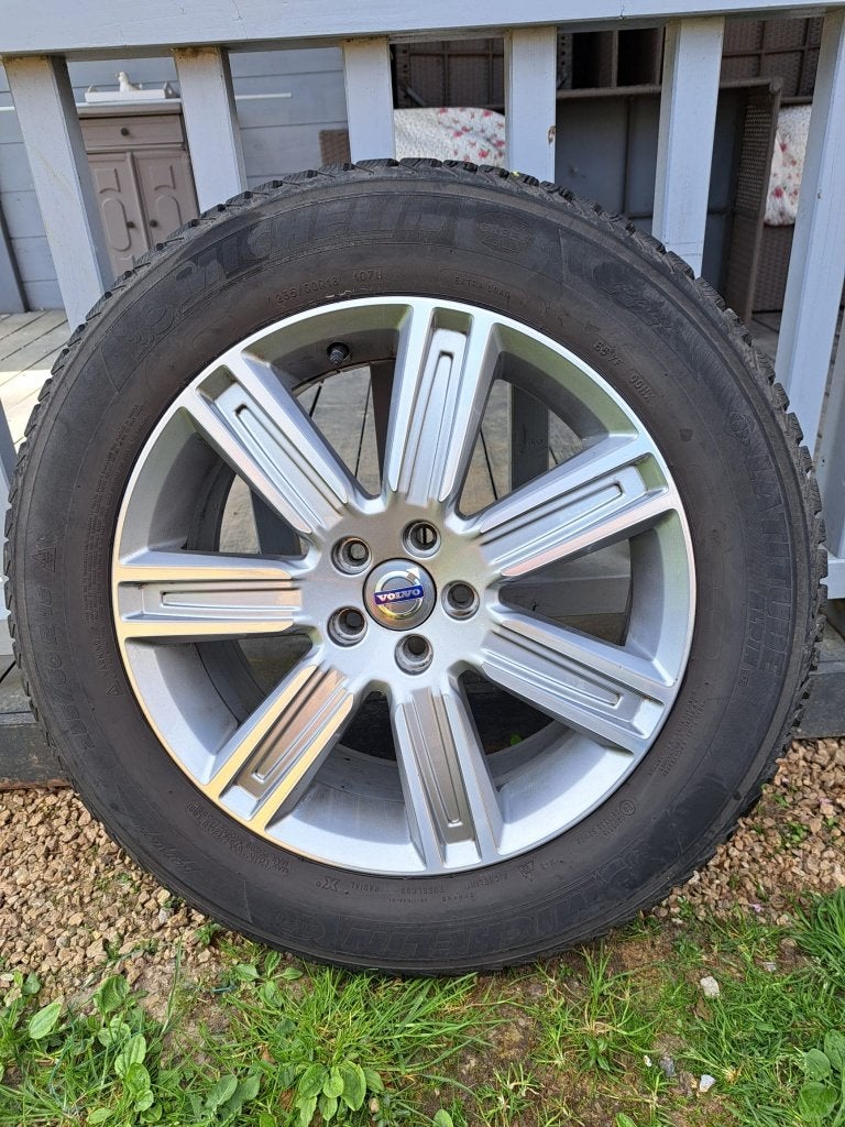 Winterbanden Volvo CX60, Auto-onderdelen, Banden en Velgen, Ophalen, 18 inch, Gebruikt, Banden en Velgen