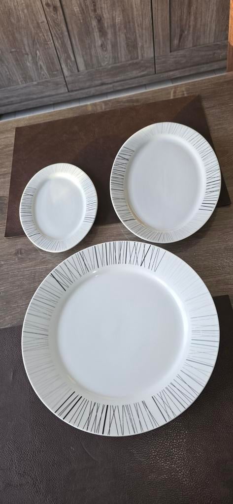 3 planches différentes avec le même thème, Assiettes(s), Enlèvement, Utilisé, Autres matériaux