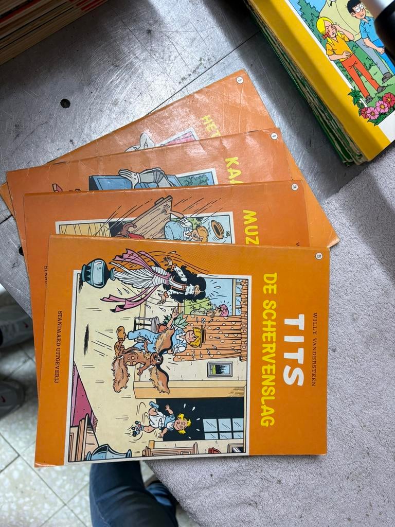 Lot Tits strips (4 stuks), Boeken, Ophalen, Zo goed als nieuw