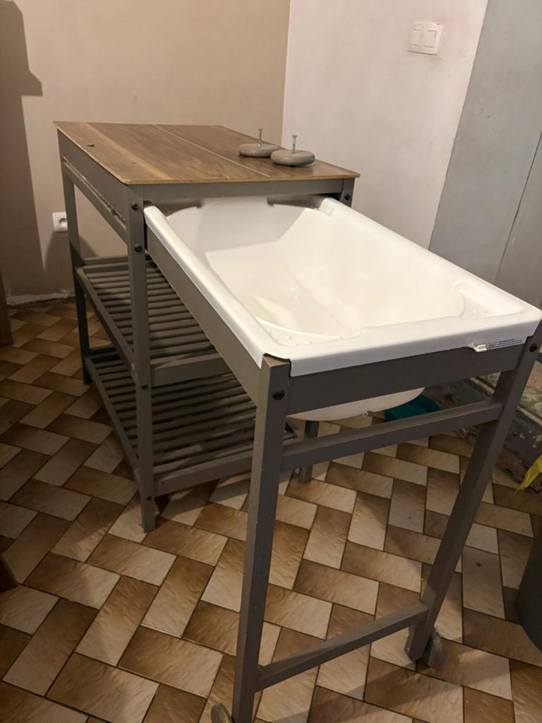 Table à langer + petite baignoire, Enfants & Bébés, Enlèvement, Baignoire