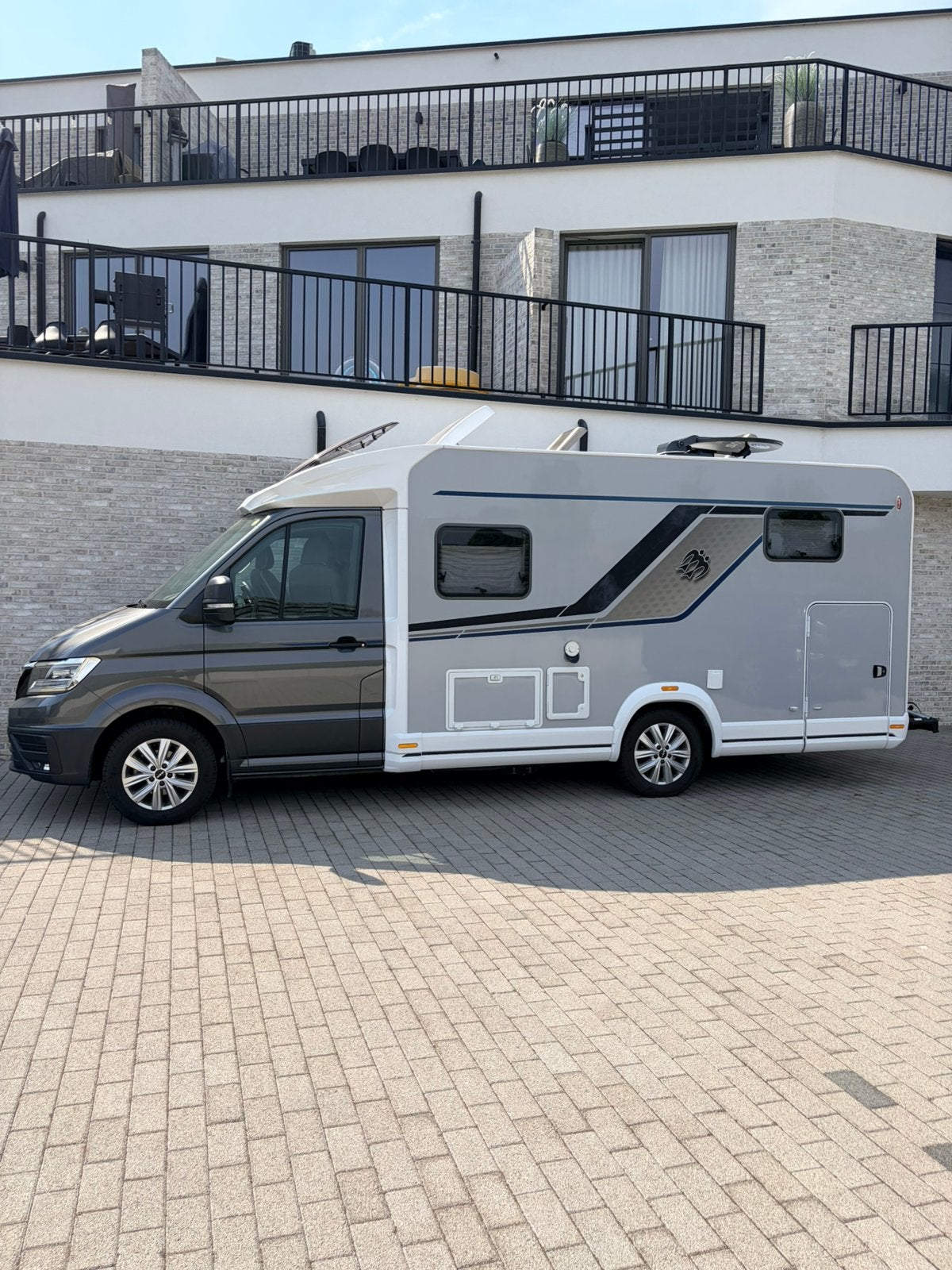 Knaus part de la gare avec 640 sur MAN, 6 à 7 mètres, Airbags, Diesel, Automatique