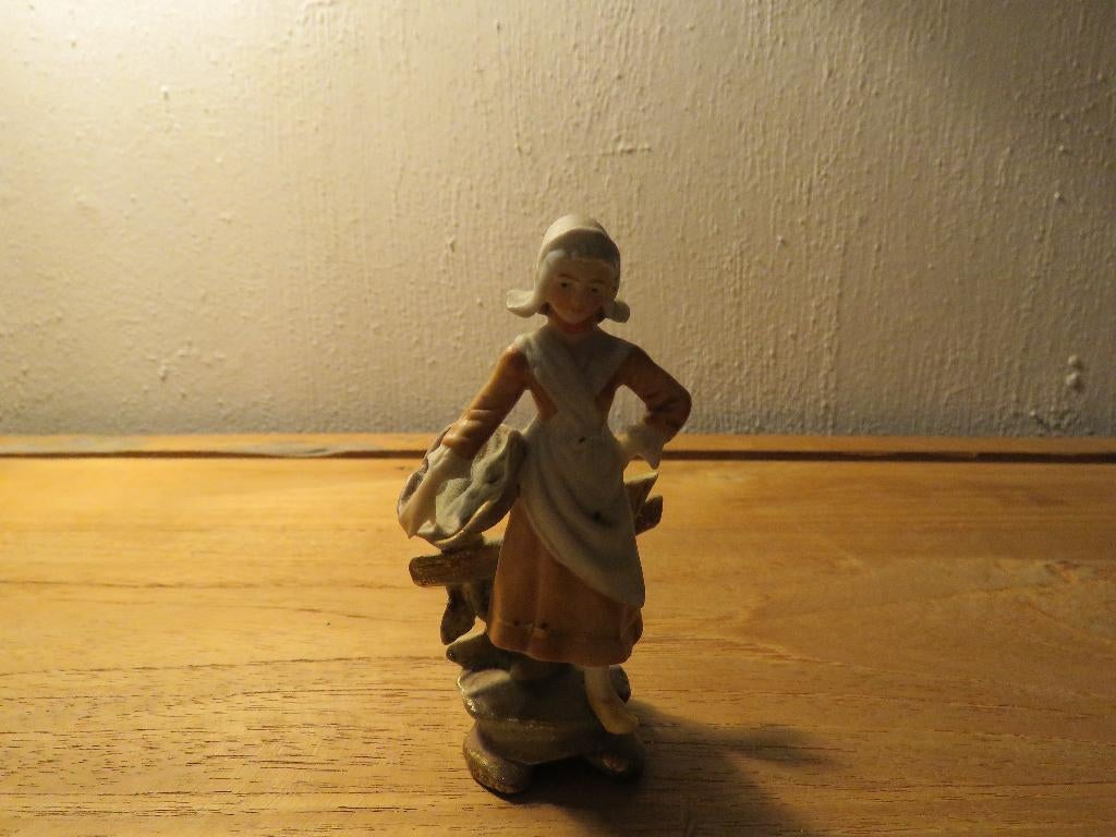 Figurine ancienne en biscuit, Enlèvement ou Envoi