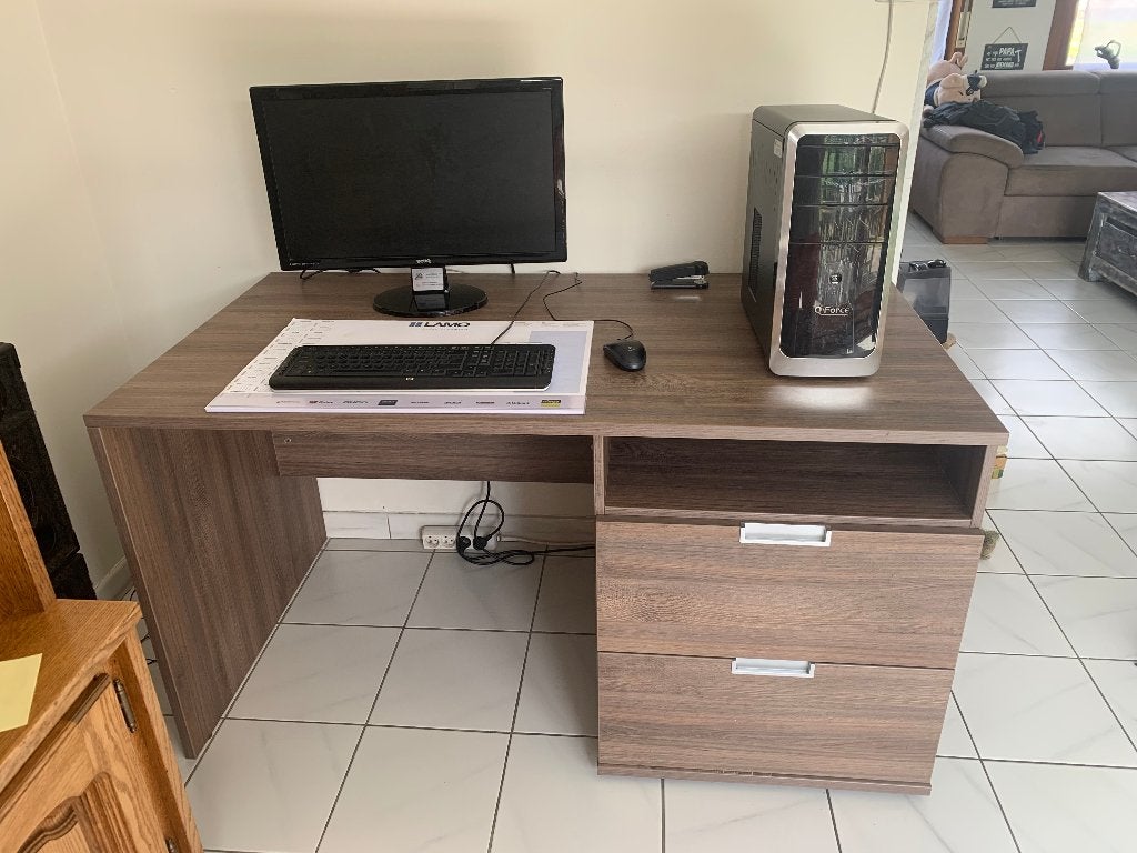 bureau met 2 grote schuiven in perfecte staat, Ophalen, Bruin, Zo goed als nieuw, Computerbureau