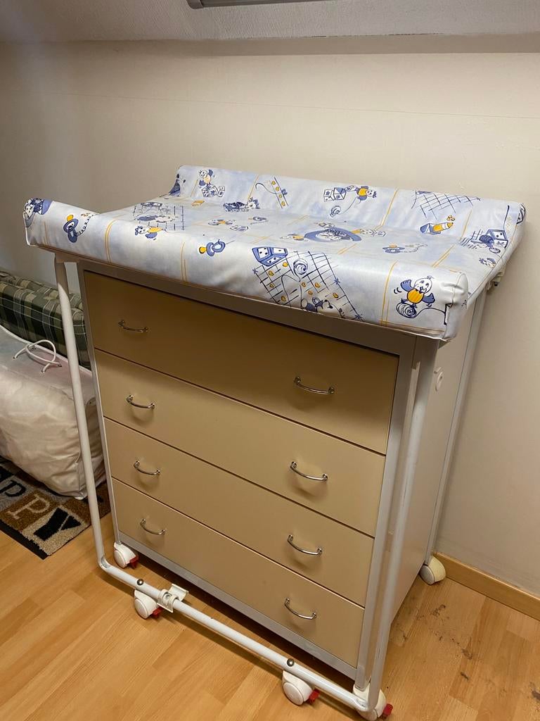 Verzorgingstafel met badje wit, Kinderen en Baby's, Minder dan 75 cm, Zo goed als nieuw, Minder dan 50 cm, Commode