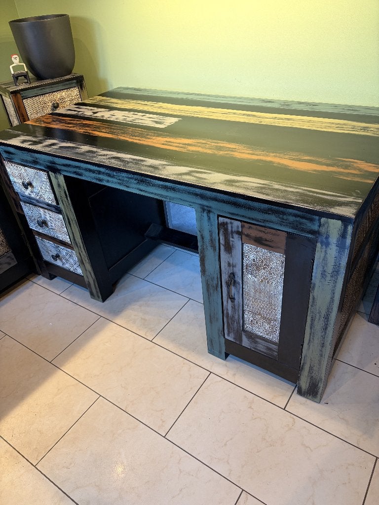 Bureau te koop wegens verhuizing naar appartement., Maison & Meubles, Bureau d'écolier, Avec tiroirs, Enlèvement, Utilisé