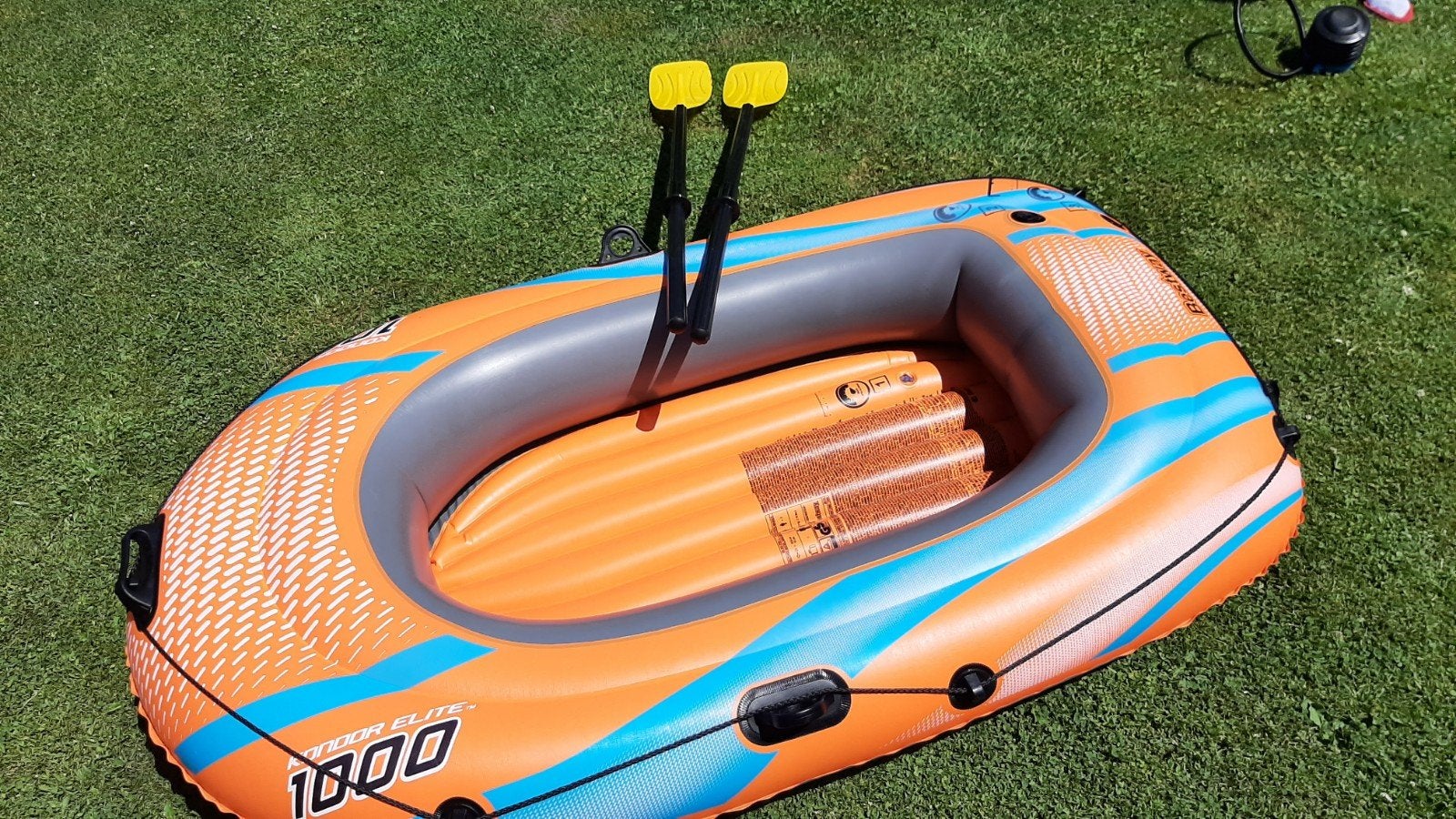 Bateau gonflable Bestway  
Avec pagaies, Enlèvement