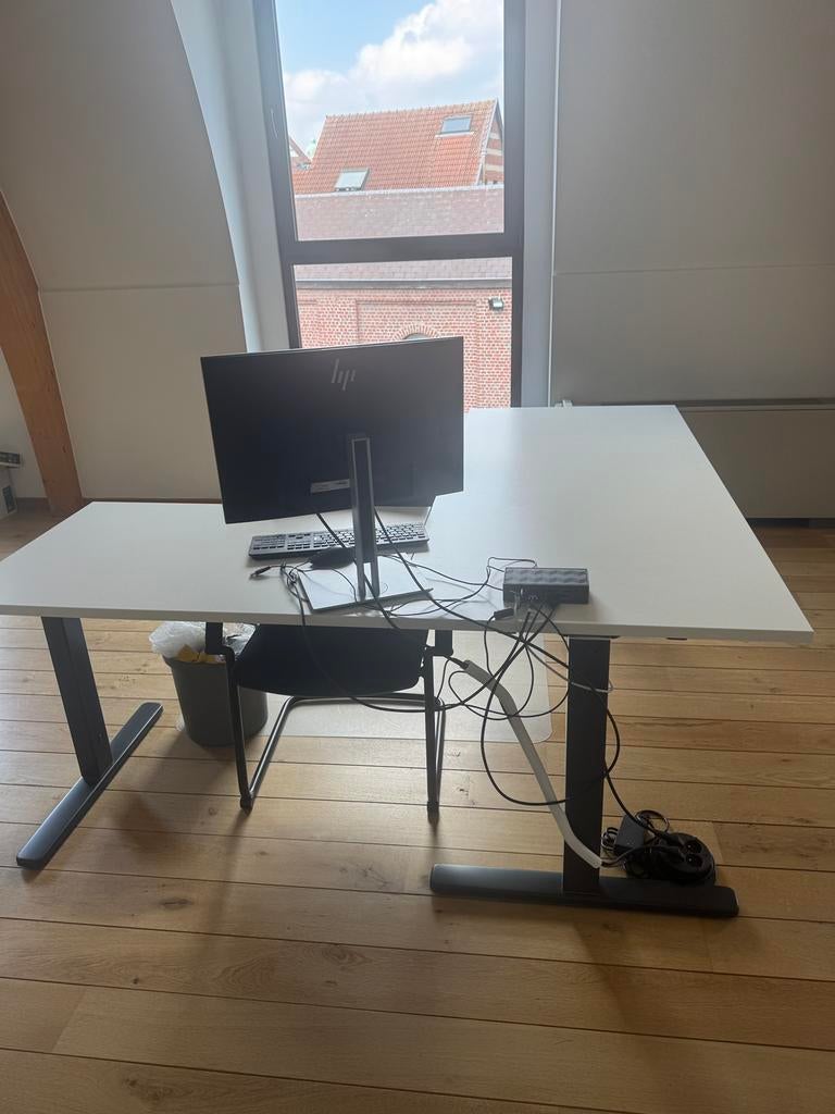 Verstelbaar bureau, Huis en Inrichting, Ophalen, Zo goed als nieuw