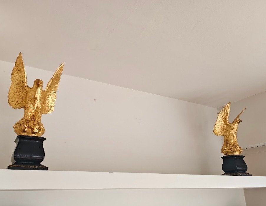 Set van Twee Prachtige Vergulde Arend Beelden, zwarte Sokkel, Antiek en Kunst, Ophalen of Verzenden, Brons, 20 - 50 cm, Op sokkel