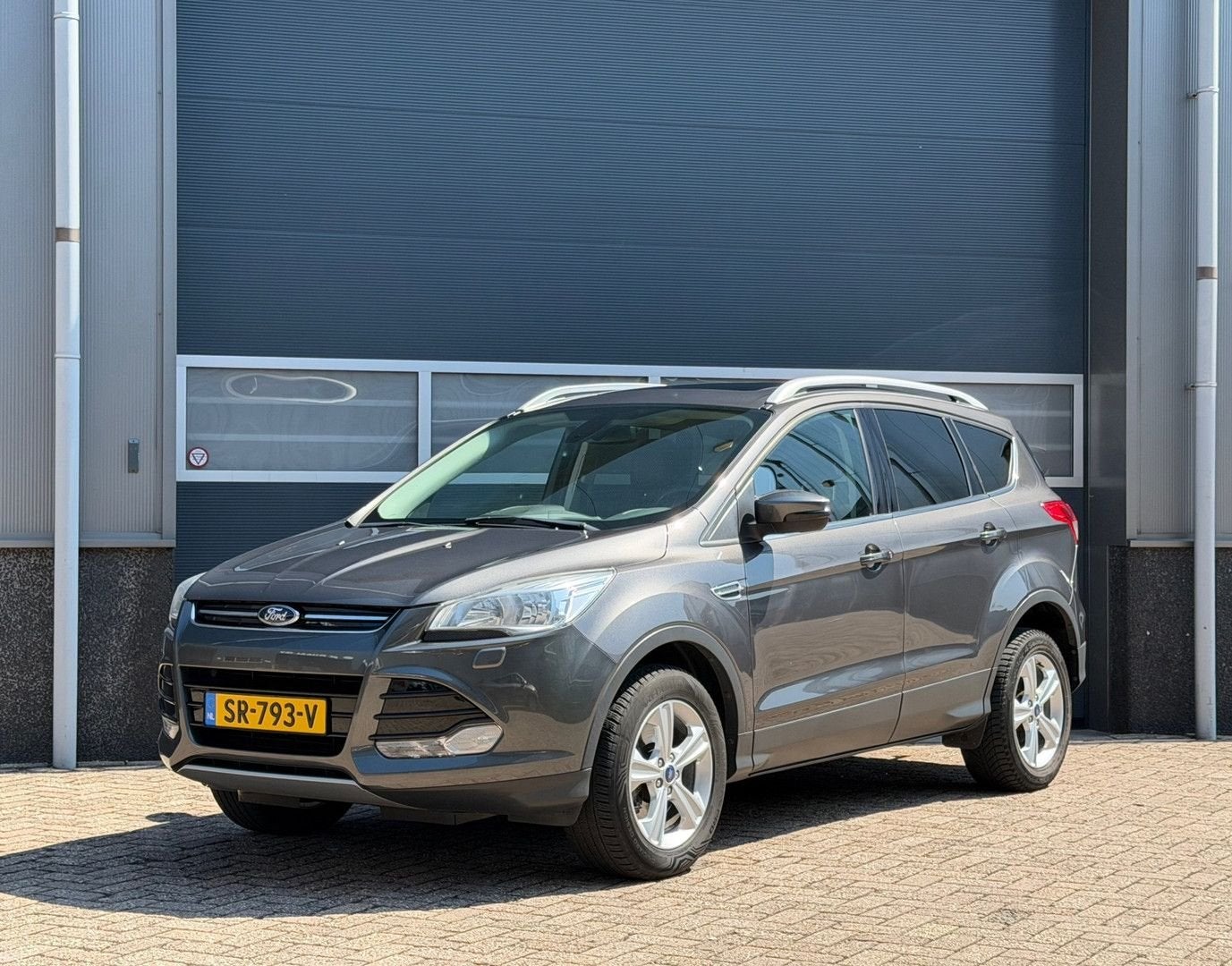 Ford Kuga 1.5 Titanium Plus 4WD bj.2015 Autom|Pano|Navi|Treh, Auto's, Ford, Grijs, Kuga, SUV of Terreinwagen, 171 g/km
