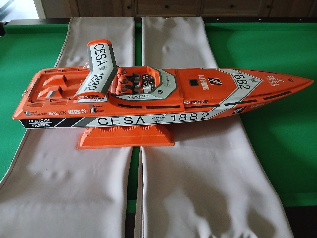 RC Speedboot CESA, Hobby en Vrije tijd, Ophalen, Zo goed als nieuw, Groter dan 1:32, Overige merken