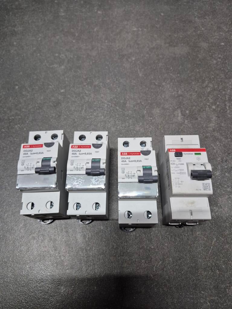 Abb vynckier diff 2P 40A 30mA, Enlèvement ou Envoi