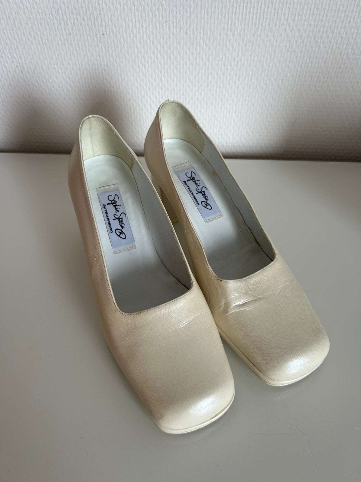 Elegante ivoorkleurige damesschoenen maat 37.5 – leer, Ophalen, Pumps, Beige, Zo goed als nieuw