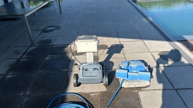 zwembad robot dolphin M400, Tuin en Terras, Ophalen, Gebruikt, Reinigingsmiddel
