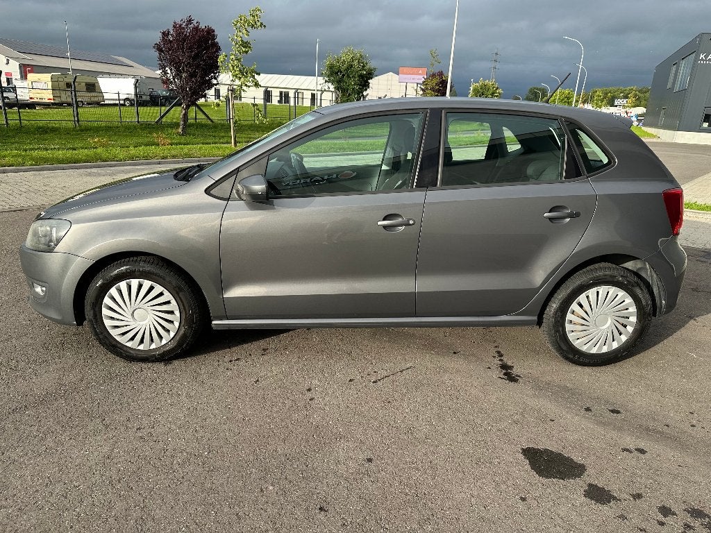 VW .. POLO . 12cc .. 99.000 km .. ALS NIEUW .. 09/2013, Voorwielaandrijving, Euro 5, Zwart, 99 g/km