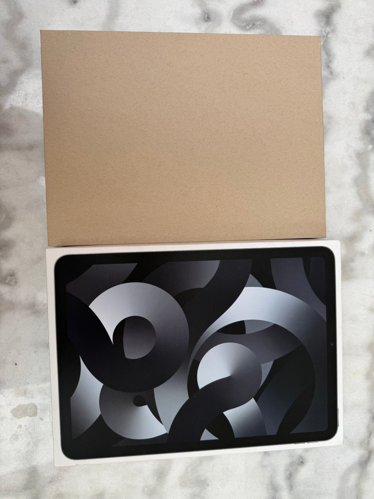 iPad Air 5 M1 256 Go Wi-Fi cellulaire sous blister, Enlèvement, Comme neuf, Wi-Fi