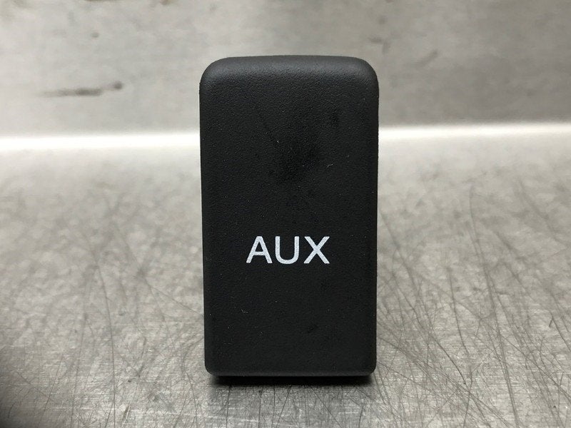 PORT AUX/USB Honda HR-V (RU) (01-2015/-) (|M58737|), Autos : Pièces & Accessoires, Hanauer Landstraße  222-224
60314  Frankfurt am Main, DE
