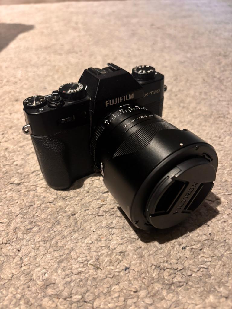 Fujifilm xt-30 + boîte en feutre 23 mm, TV, Hi-fi & Vidéo, Appareils photo numériques, Comme neuf, Enlèvement ou Envoi