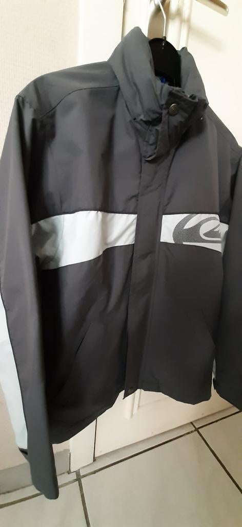 Regenjasje quiksilver, Enlèvement ou Envoi