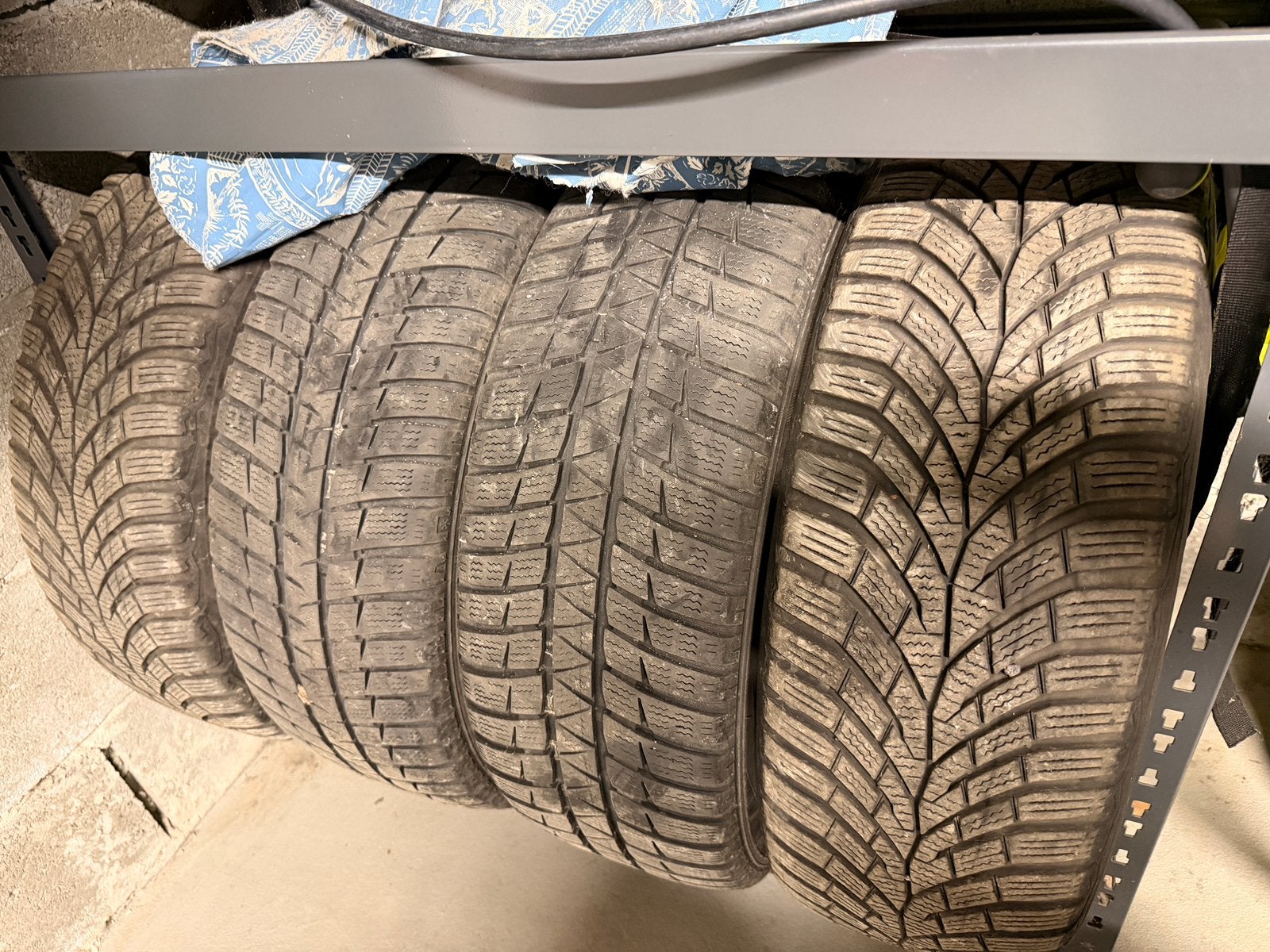 4 Pneus hiver 205/55 R16 +4 jantes tôle (continental Falken), Enlèvement, Pneus hiver, Pneu(s)