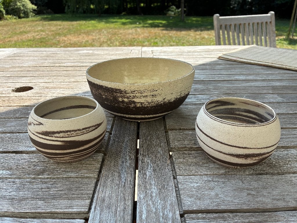 Set van saladeschaal en twee design aardewerken schalen, Nieuw, Ophalen of Verzenden, Kom(men), Modern
