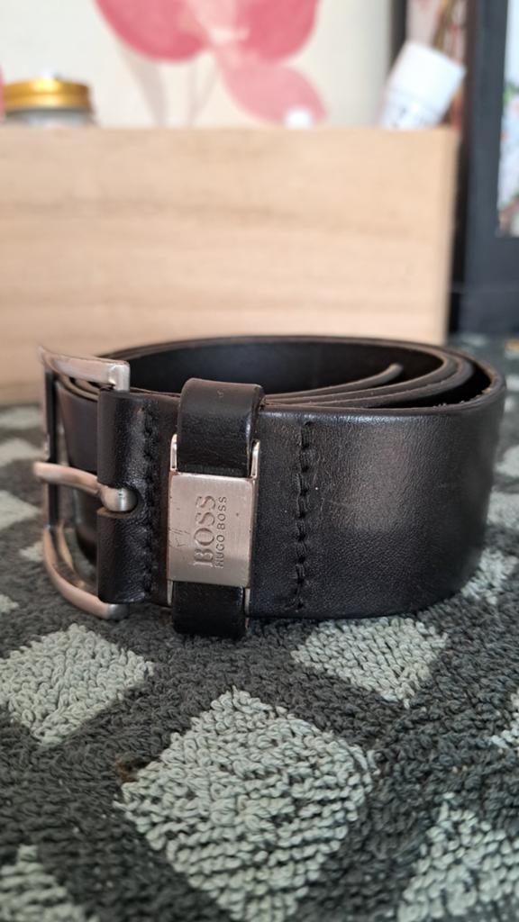 S'entoure  homm i    Hugo    boss  original, Ok