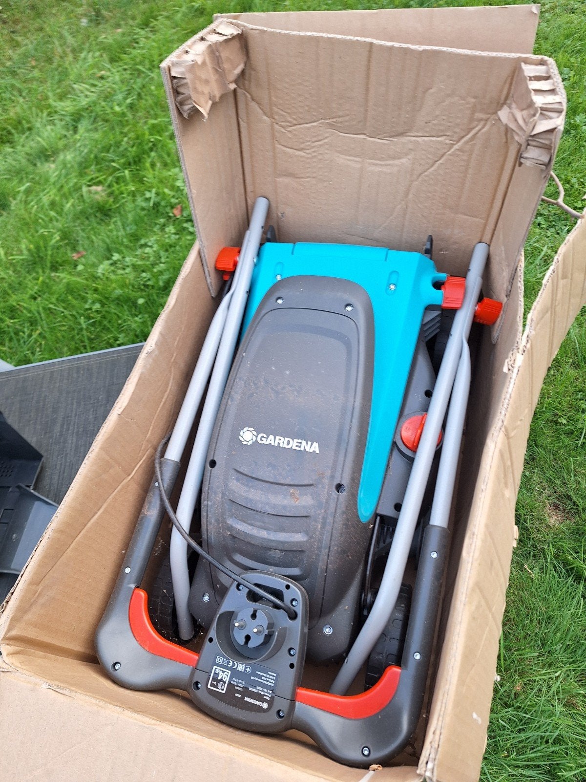 Tondeuse à gazon Gardena PowerMax 1200/32 — toute neuve, Enlèvement, Tondeuses à gazon électriques, Bac de ramassage