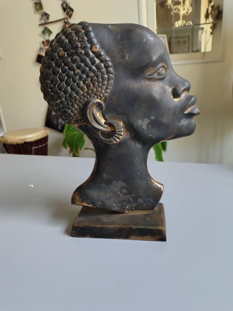 Koperen beeld, vrouwengezicht uit Nigeria., Antiquités & Art, Art | Art non-occidental, Sculpture, Afrique, Enlèvement ou Envoi