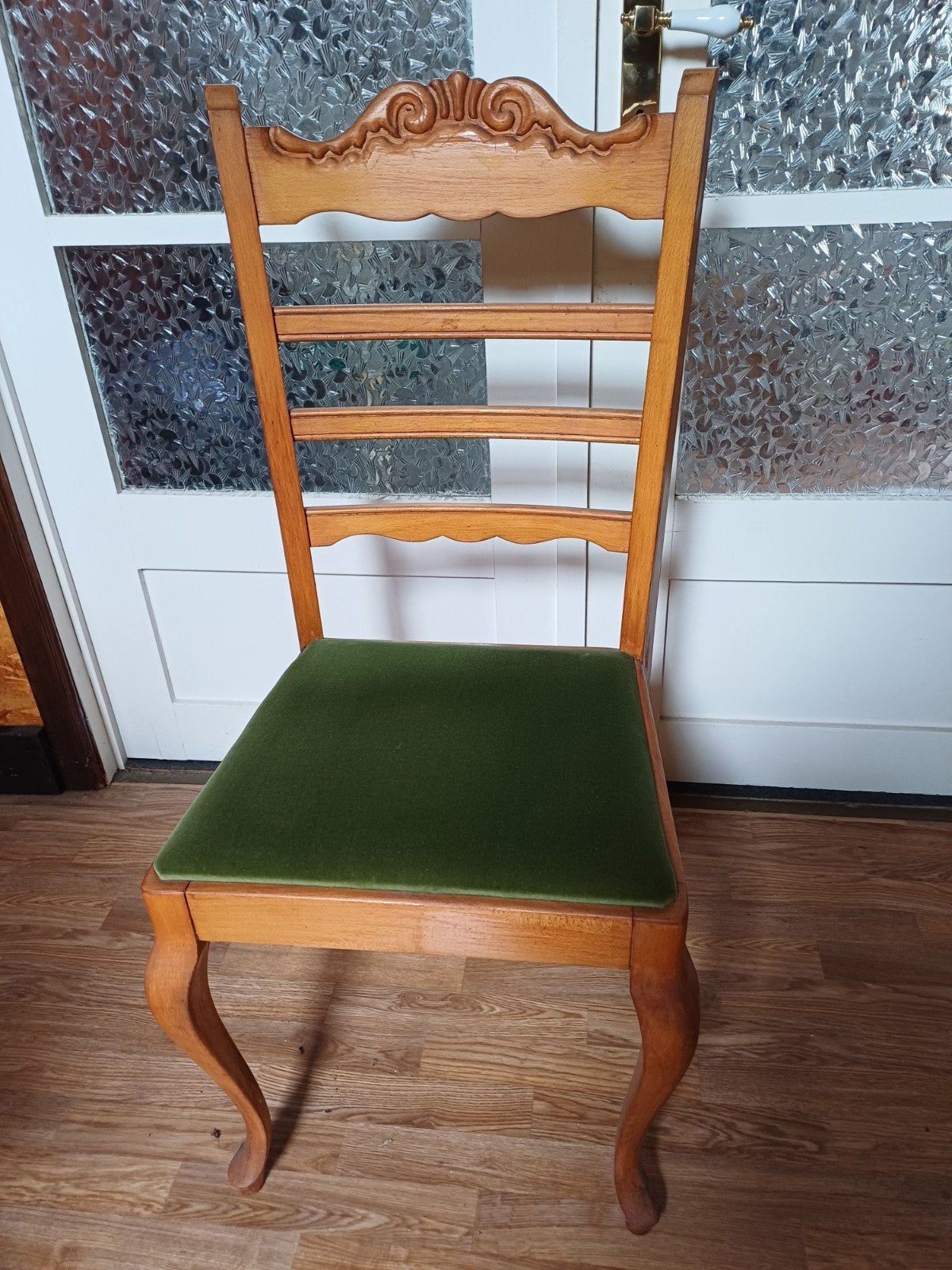 5 stoelen, Enlèvement