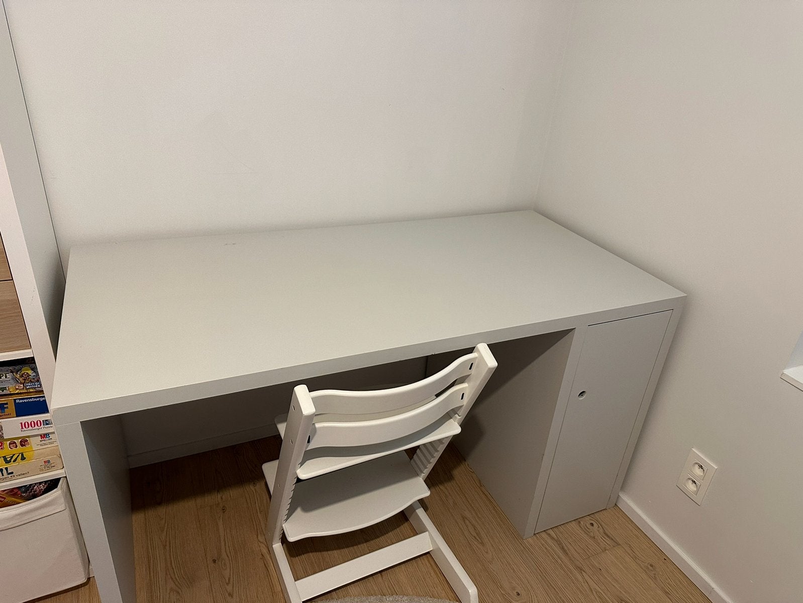 Bureau met deurtje en lade, Huis en Inrichting, Ophalen, Met lades, 72 cm, 150 cm