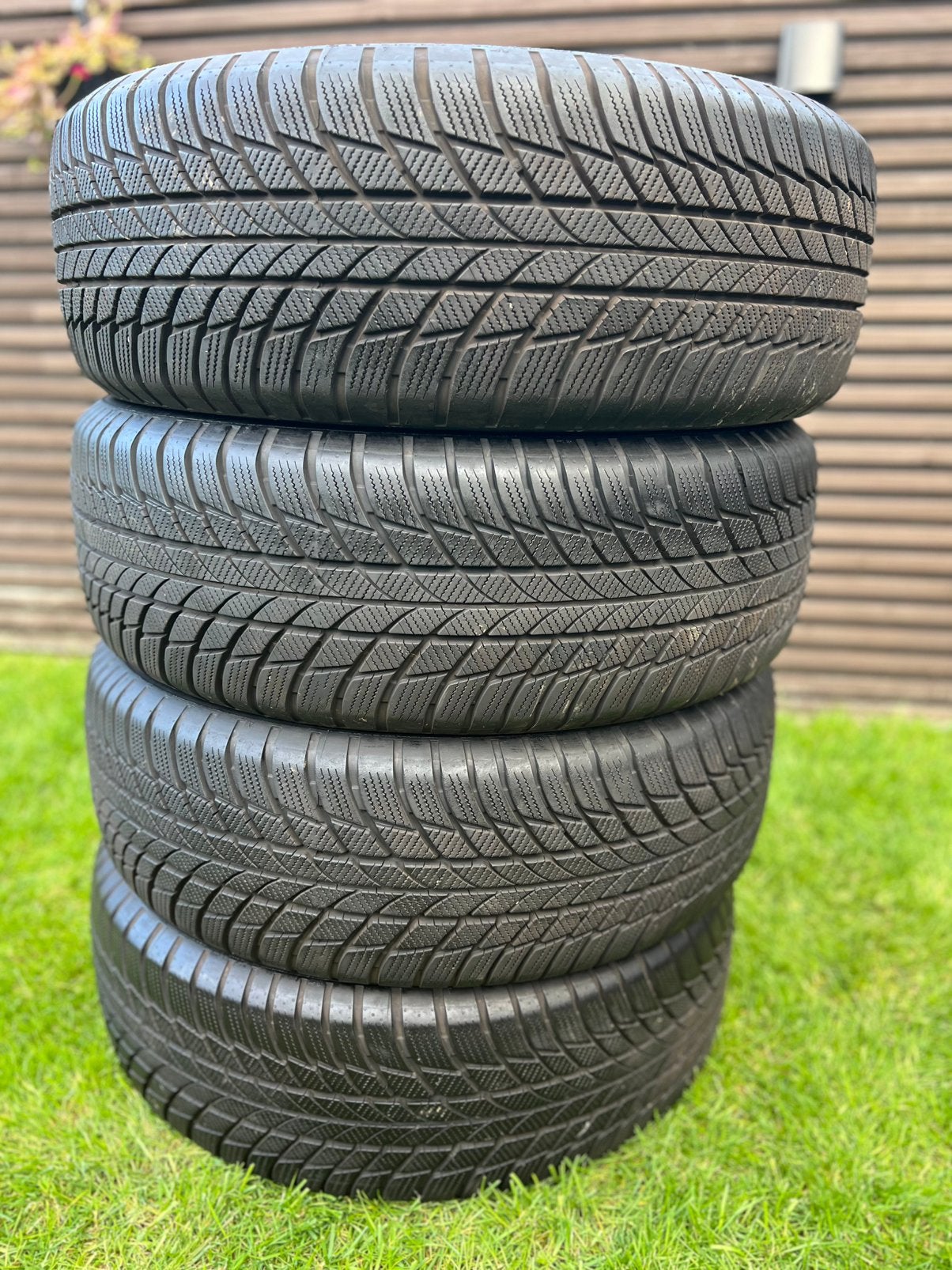 Bridgestone winterbanden 225 60 R18 XL (DOT 2024), Enlèvement